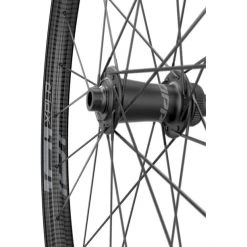 Zipp Roues Gravel & Cyclocross 101 XPLR Roue Avant Disque 28" CL Tubeless Sans Crochet, Noir 5 Zipp Roues Gravel & Cyclocross 101 XPLR Roue Avant Disque 28" CL Tubeless Sans Crochet, Noir -Promos Roues Boutique zipp 101 xplr front wheel 28 disc cl tubeless hookless black 4